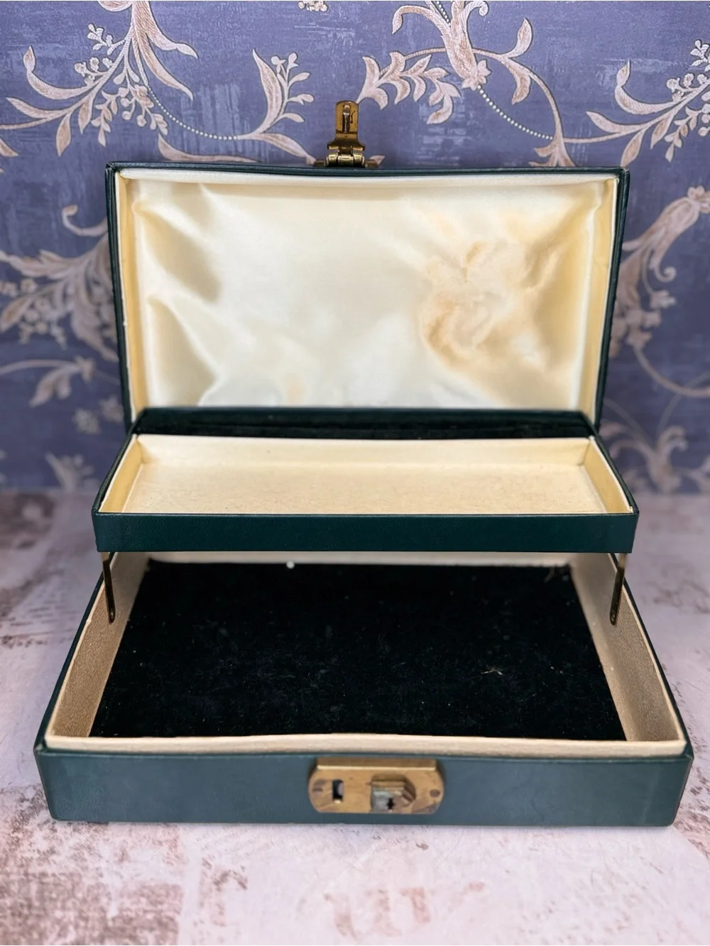 Vintage Green Faux Leather Jewelry Box Brass Lock Ring Tray Vanity Case